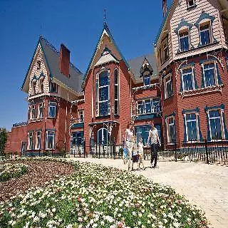 Portaventura Lucy's Mansion - Includes Unlimited Access & Express Wristband To Portaventura Park & Ferrari Land Szálloda