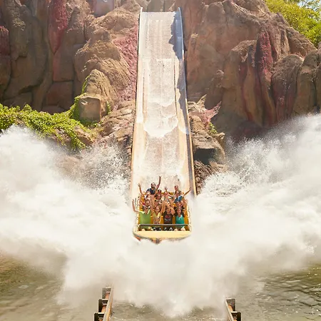 Portaventura Lucy's Mansion: Unlimited Park Access & Express Passes Hotel 5*