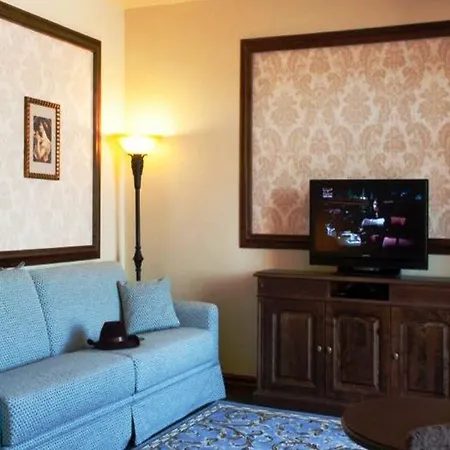 Hotel Portaventura Lucy's Mansion: Unlimited Park Access & Express Passes Salou