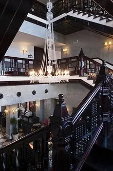 Hotel Portaventura Lucy's Mansion: Unlimited Park Access & Express Passes