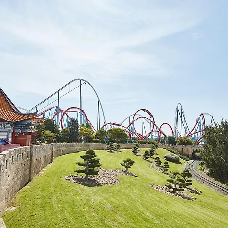 Portaventura Lucy's Mansion: Unlimited Park Access & Express Passes 5*