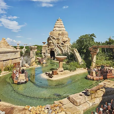 Hotell Portaventura Lucy's Mansion - Includes Unlimited Access & Express Wristband To Portaventura Park & Ferrari Land