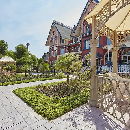 Portaventura Lucy's Mansion: Unlimited Park Access & Express Passes Salou
