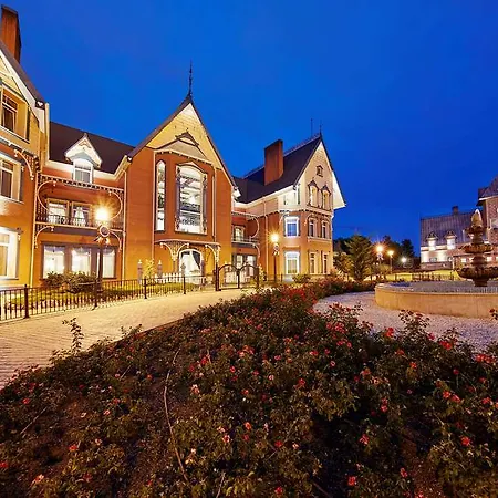 Hotel Portaventura Lucy's Mansion: Unlimited Park Access & Express Passes Salou