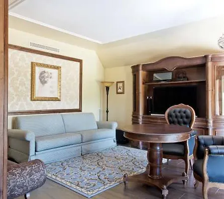 Hotel Portaventura Lucy's Mansion: Unlimited Park Access & Express Passes Salou