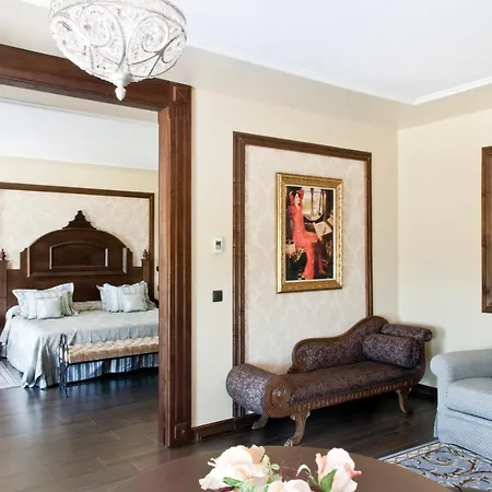 Hotel Portaventura Lucy's Mansion: Unlimited Park Access & Express Passes 5*